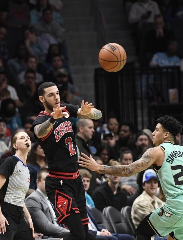 九游网页版入口-关键时刻芝加哥公牛备战NBA季后赛，伤情更新细节曝光，媒体盛赞，团队化学反应显著的简单介绍